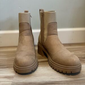 Sugar - Women's Tan Ankle Boots (9M)